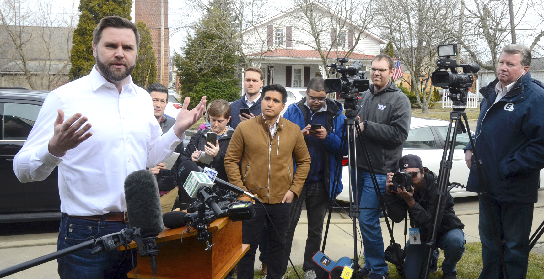 Vance visits East Palestine | News, Sports, Jobs - Salem News